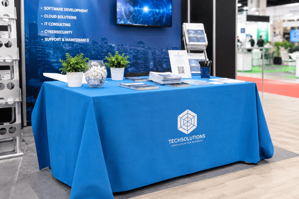 Tovagliato TNT personalizzato per stand fieristico ed eventi aziendali